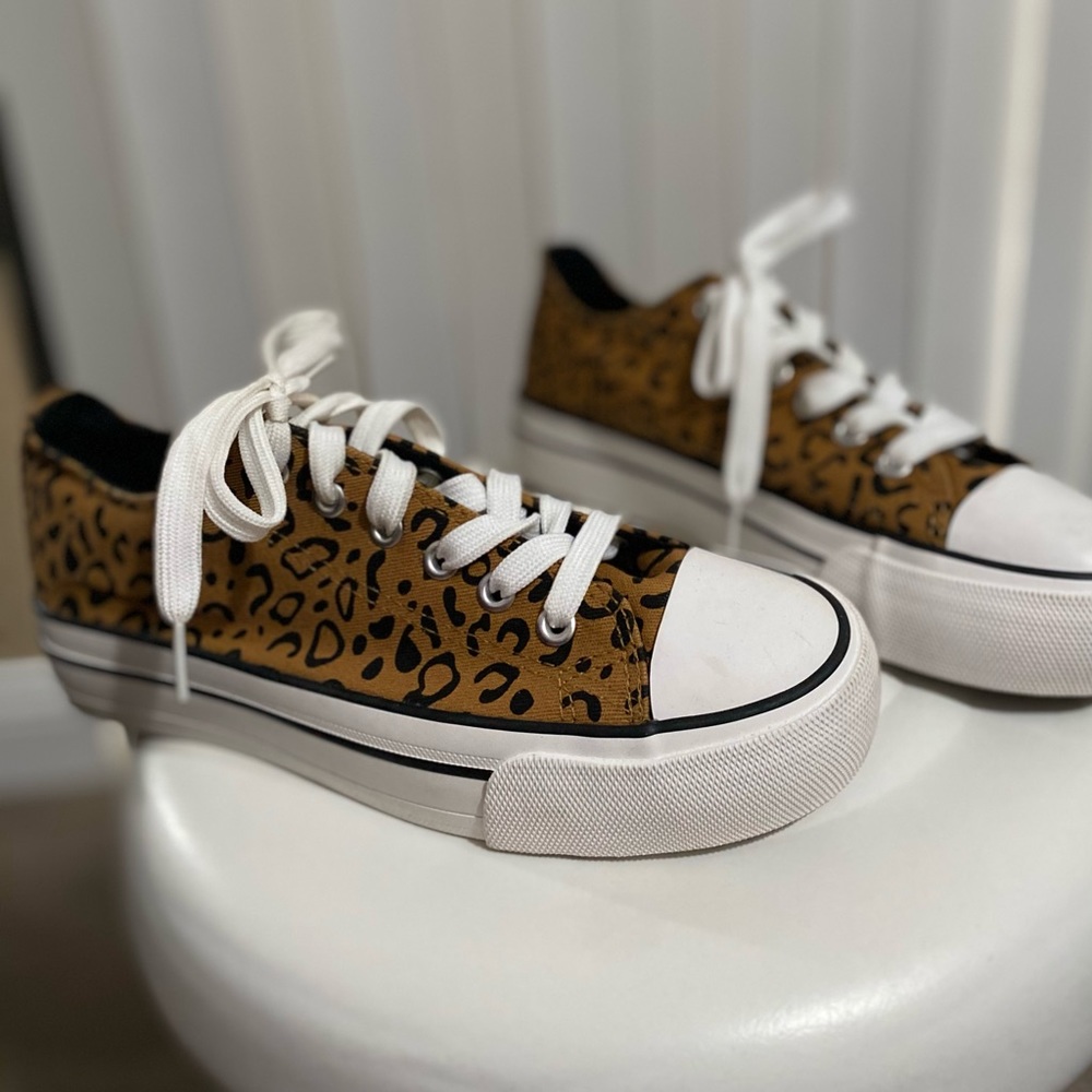 Animal print sneakers 👟 - Picture 2 of 4